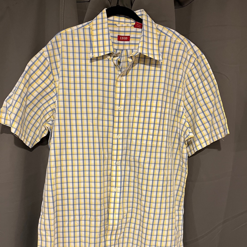 Izod Men’s short sleeve shirt size L